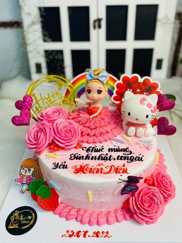 BBG11 – Bánh công chúa trang trí cùng Hello Kitty